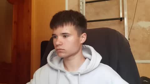 Snapshot of arvyn_ chatting on June 2, 7:43 am Denis online show from June 2, 7:43 am
