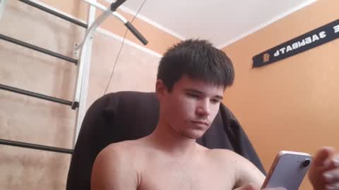 Snapshot of arvyn_ chatting on August 4, 8:39 am Denis online show from August 4, 8:39 am
