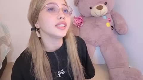 Snapshot of ary1_ chatting on December 14, 4:51 am Ary online show from December 14, 4:51 am