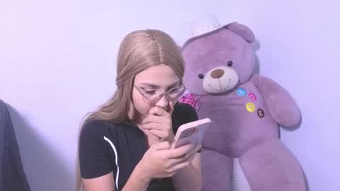 Snapshot of ary1_ chatting on February 25, 4:55 am Ary online show from February 25, 4:55 am