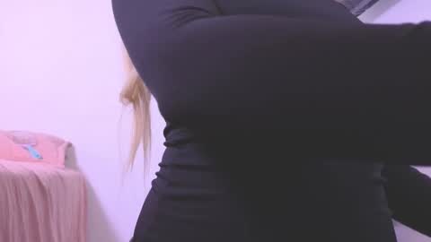 Snapshot of ary1_ chatting on March 10, 5:12 am Ary online show from March 10, 5:12 am