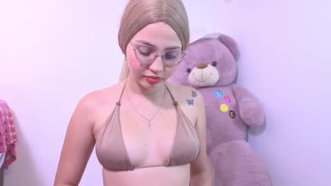 Snapshot of ary1_ chatting on March 14, 5:35 am Ary online show from March 14, 5:35 am