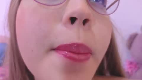 Snapshot of ary1_ chatting on March 22, 4:27 am Ary online show from March 22, 4:27 am