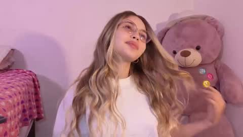 Snapshot of ary1_ chatting on March 30, 7:42 am Ary online show from March 30, 7:42 am