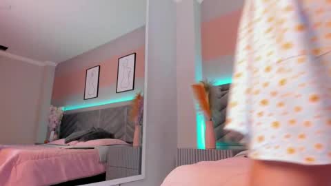 Snapshot of ary_thompson_ chatting on December 9, 8:33 pm ARY THOMPSON online show from December 9, 8:33 pm