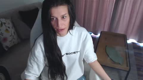 Snapshot of arya_anne chatting on June 8, 5:52 am Anna online show from June 8, 5:52 am