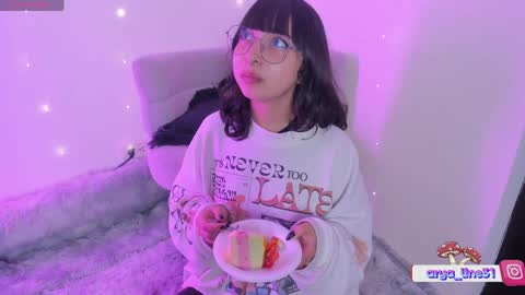 Snapshot of arya_line chatting on April 17, 2:25 am Arys online show from April 17, 2:25 am