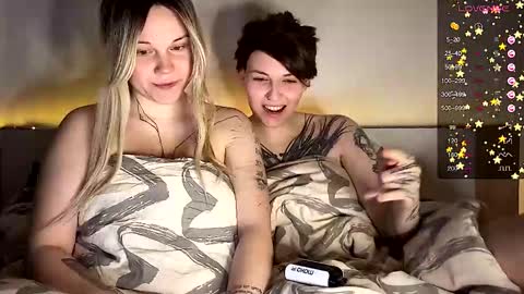 Snapshot of arya_stark7 chatting on December 10, 3:55 pm Arya brunett and Cassie blond online show from December 10, 3:55 pm