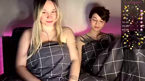 Snapshot of arya_stark7 chatting on December 16, 5:17 am Arya brunett and Cassie blond online show from December 16, 5:17 am