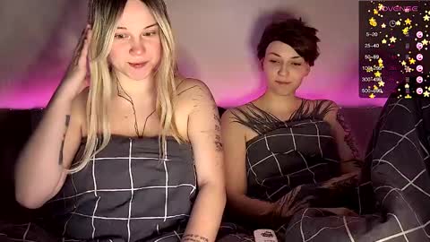 Snapshot of arya_stark7 chatting on December 26, 5:15 am Arya brunett and Cassie blond online show from December 26, 5:15 am