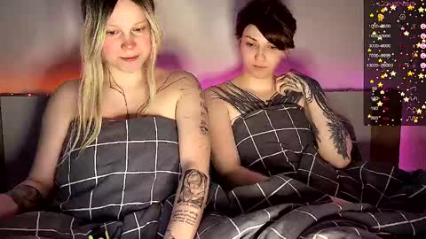 Snapshot of arya_stark7 chatting on February 9, 7:38 am Arya brunett and Cassie blond online show from February 9, 7:38 am