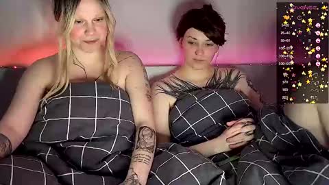 Snapshot of arya_stark7 chatting on March 4, 10:35 am Arya brunett and Cassie blond online show from March 4, 10:35 am