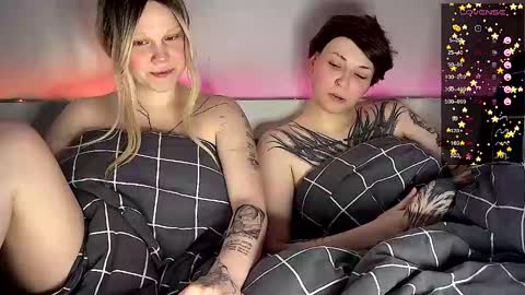 Snapshot of arya_stark7 chatting on March 5, 10:22 am Arya brunett and Cassie blond online show from March 5, 10:22 am