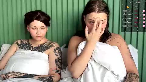 Snapshot of arya_stark7 chatting on September 12, 9:53 am Arya brunett and Cassie blond online show from September 12, 9:53 am