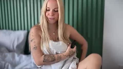 Arya brunett and Cassie blond online show from March 20, 7:35 am