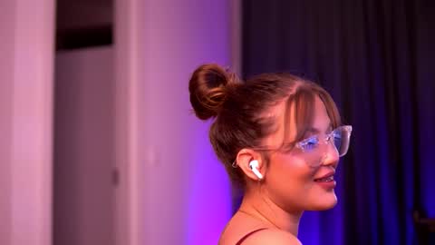 Lunaa  online show from September 25, 8:23 pm