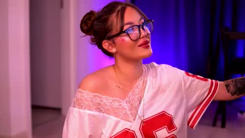 Lunaa  online show from October 5, 11:46 pm