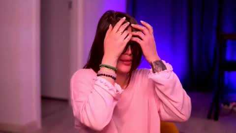 Lunaa  online show from October 21, 6:41 pm