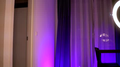 Lunaa  online show from November 8, 6:51 pm