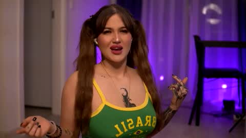 Lunaa  online show from November 17, 7:08 pm