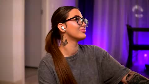 Lunaa  online show from November 25, 7:03 pm