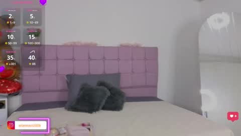 arycooper_ online show from March 28, 11:43 am