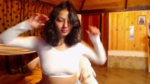Snapshot of asaray_t chatting on June 8, 11:27 pm Saray online show from June 8, 11:27 pm