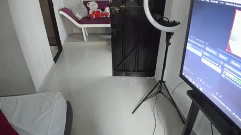 Snapshot of ash_monroee chatting on December 14, 9:08 pm Ash Monroee online show from December 14, 9:08 pm