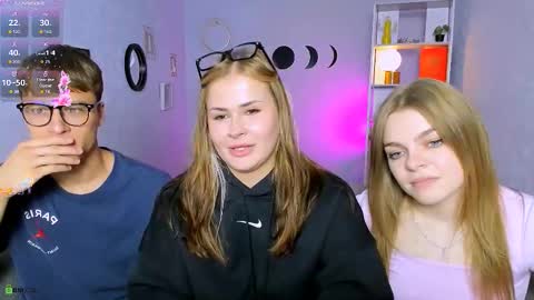 Snapshot of ash_raven_ chatting on September 19, 7:58 pm ash_raven_ online show from September 19, 7:58 pm