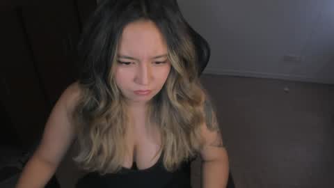 ash_smith1 online show from March 27, 9:36 pm