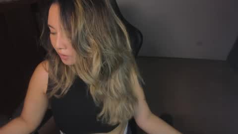 Snapshot of ash_smith1 chatting on April 11, 1:54 am ash_smith1 online show from April 11, 1:54 am