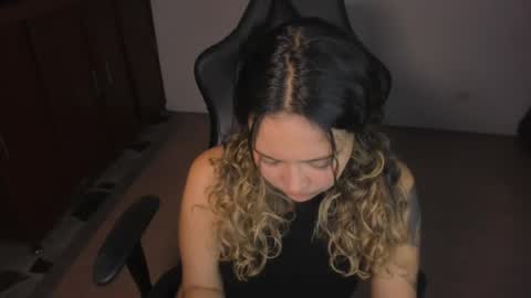 Snapshot of ash_smith1 chatting on April 16, 9:39 pm ash_smith1 online show from April 16, 9:39 pm