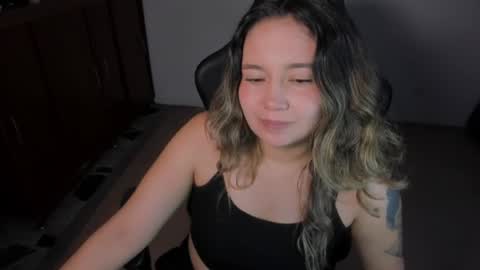 ash_smith1 online show from July 6, 9:28 pm