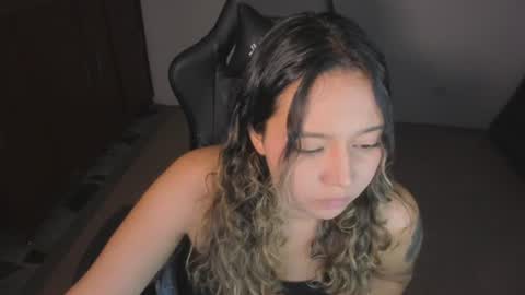 ash_smith1 online show from July 9, 10:36 pm