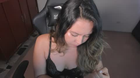 ash_smith1 online show from August 4, 9:06 pm