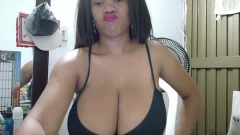 ashanty_1012 online show from June 18, 10:47 pm