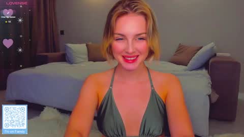 Snapshot of ashbunny_ chatting on January 23, 6:45 pm your pretty Ashley online show from January 23, 6:45 pm