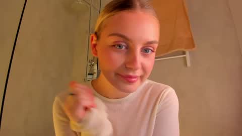 your pretty Ashley online show from June 16, 7:16 pm