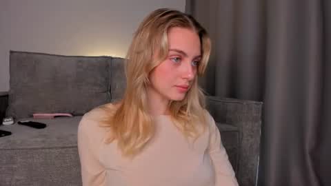 your pretty Ashley online show from July 31, 8:14 am