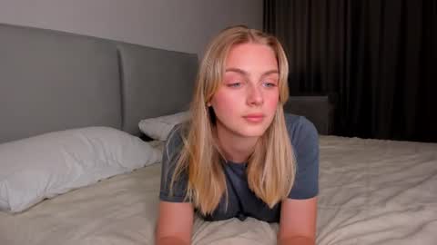 your pretty Ashley online show from August 1, 5:45 pm