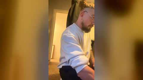 Snapshot of ashdrewery01519813 chatting on December 16, 8:30 am ashdrewery01519813 online show from December 16, 8:30 am