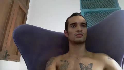 Snapshot of asherxxx_ chatting on March 16, 11:53 pm CARIBBEAN DREAM online show from March 16, 11:53 pm