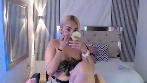 ashley__tylor online show from June 11, 4:38 pm