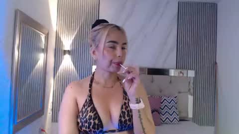 ashley__tylor online show from June 18, 5:17 pm