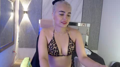 ashley__tylor online show from July 9, 3:49 pm