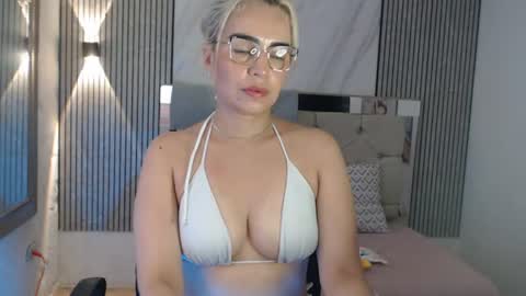 ashley__tylor online show from July 28, 4:50 pm