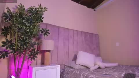 Snapshot of ashley_beaomunt chatting on March 20, 11:37 am ashley_beaomunt online show from March 20, 11:37 am