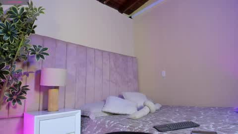 Snapshot of ashley_beaomunt chatting on April 1, 11:22 am ashley_beaomunt online show from April 1, 11:22 am