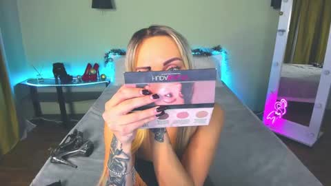 Snapshot of ashley_crashly chatting on December 16, 7:58 am Alina online show from December 16, 7:58 am