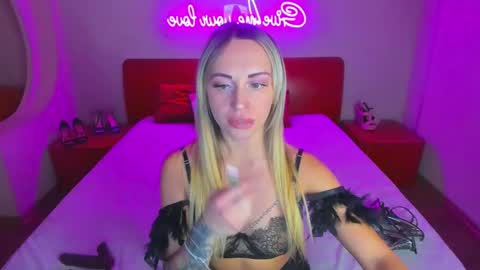 Snapshot of ashley_crashly chatting on December 18, 12:18 pm Alina online show from December 18, 12:18 pm